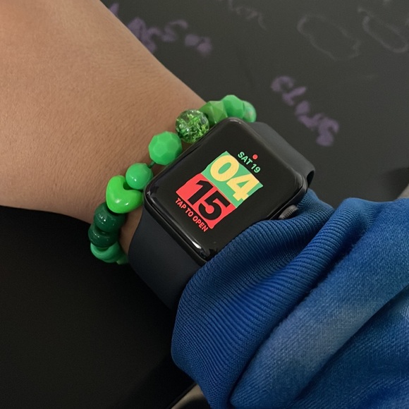 Green  bracelet 7$ listing price15$ made by 9 yr old kid - Picture 2 of 2